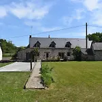 Vakantiehuis La Mancelliere - Maison Familiale 12-15 Pers, Grand Jardin, Jeux & Petanque - Pleine Nature Cigne