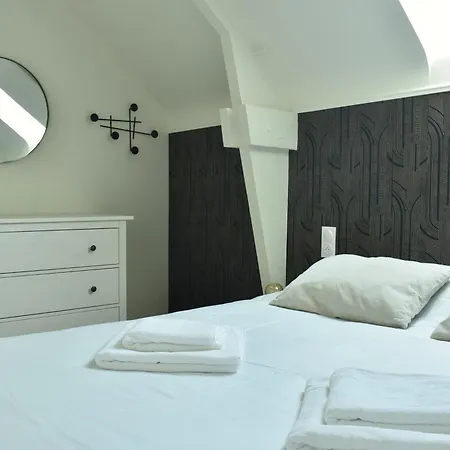 La Mancelliere - Maison Familiale 12-15 Pers, Grand Jardin, Jeux & Petanque - Pleine Nature Holiday home *