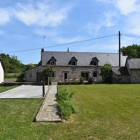 Holiday home La Mancelliere - Maison Familiale 12-15 Pers, Grand Jardin, Jeux & Petanque - Pleine Nature Cigne
